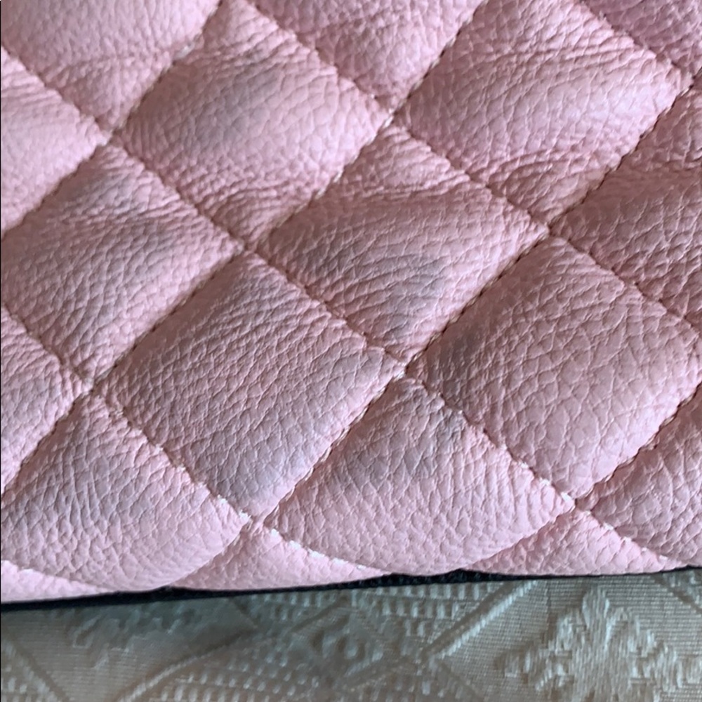 BETSEY JOHNSON Pink Quilted Heart Clasp Crossbody Purse - Picture 5 of 10